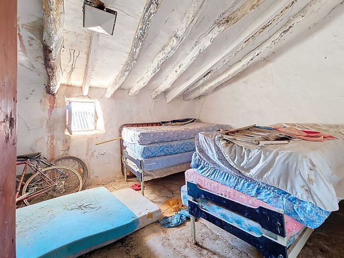 Image No.42-6 Bed Townhouse for sale