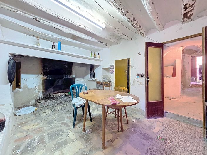 Image No.7-6 Bed Townhouse for sale