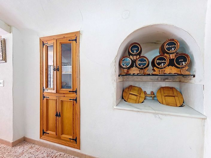 Image No.12-4 Bed House for sale