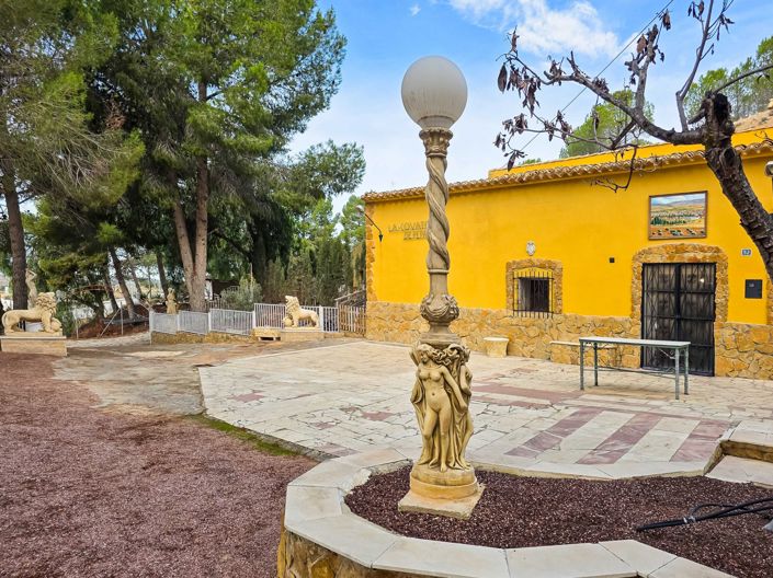 Image No.47-4 Bed House for sale
