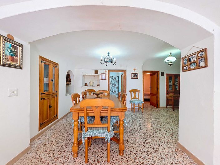 Image No.8-4 Bed House for sale