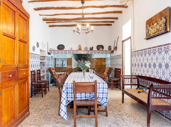 Image No.11-6 Bed Country House for sale