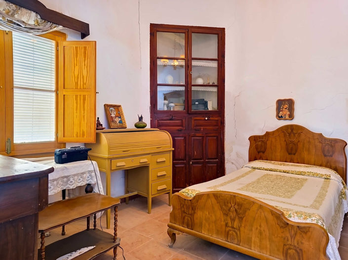 Image No.8-6 Bed Country House for sale
