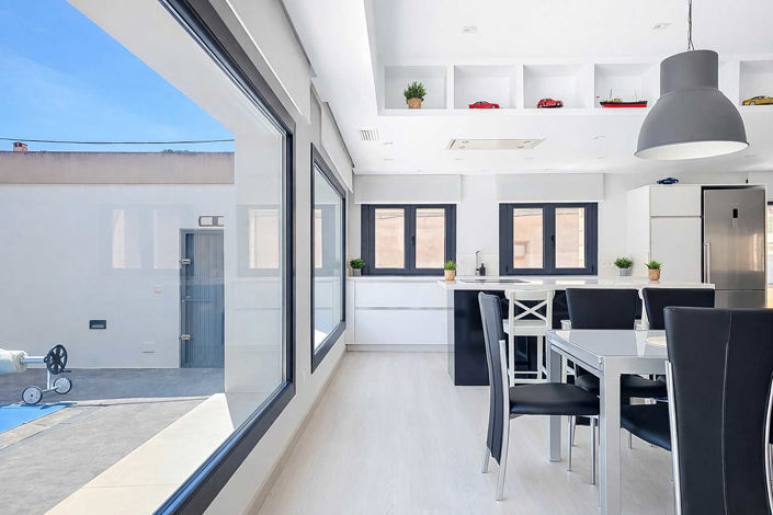 Image No.18-7 Bed Townhouse for sale