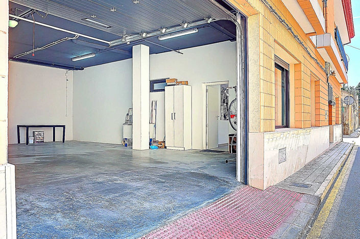 Image No.28-7 Bed Townhouse for sale