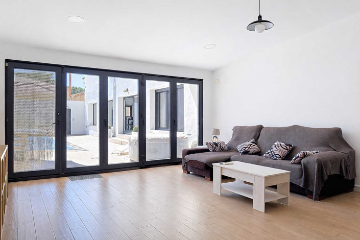 Image No.30-7 Bed Townhouse for sale