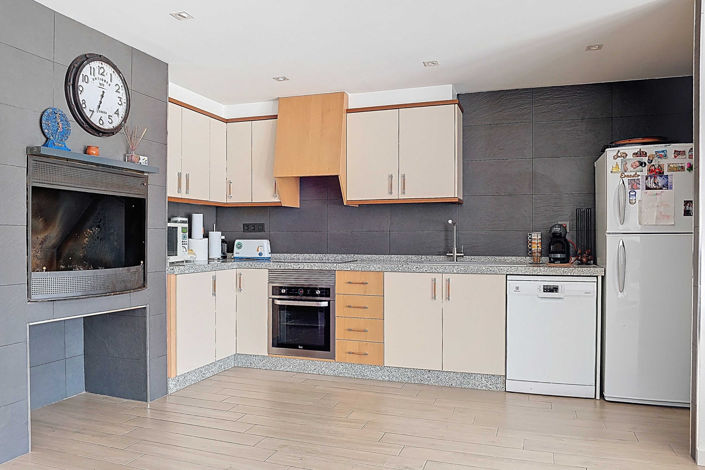 Image No.34-7 Bed Townhouse for sale