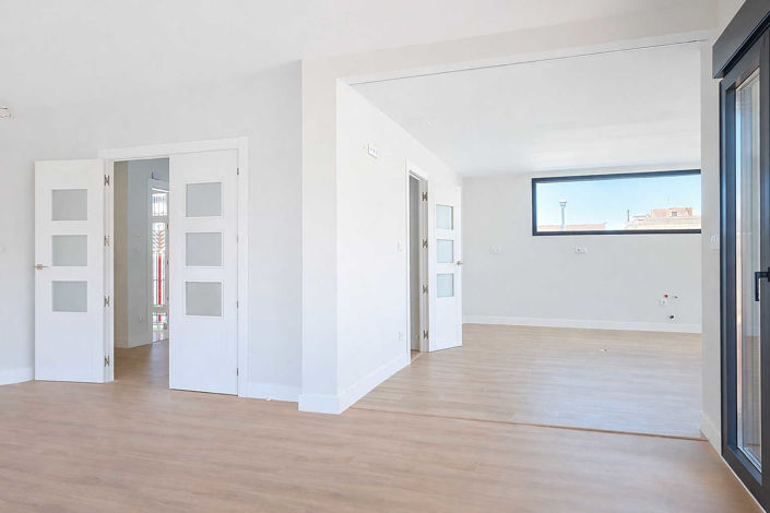 Image No.40-7 Bed Townhouse for sale