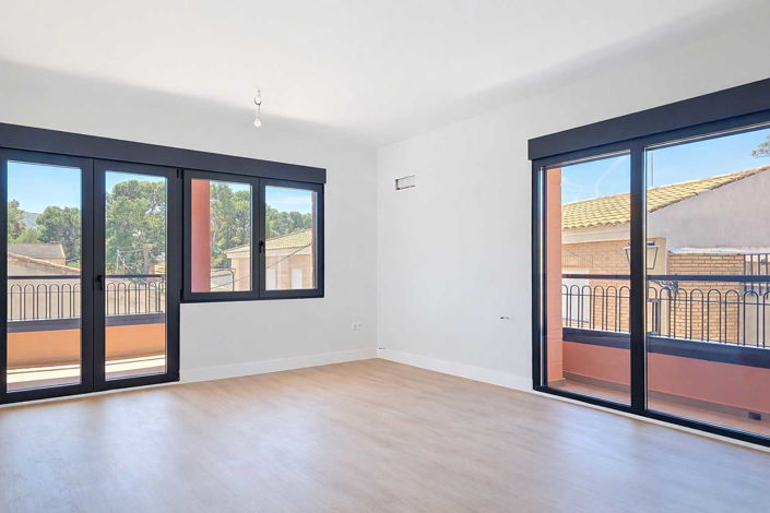 Image No.42-7 Bed Townhouse for sale