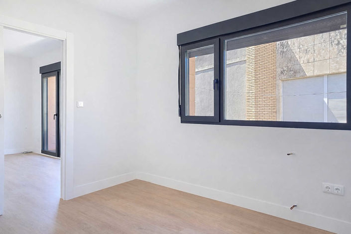 Image No.50-7 Bed Townhouse for sale