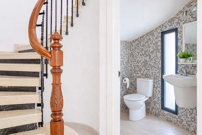 Image No.9-7 Bed Townhouse for sale
