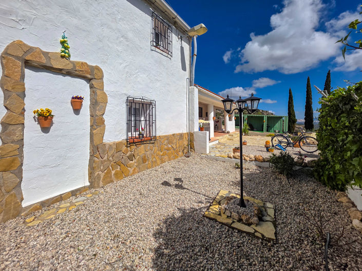 Image No.12-4 Bed Country House for sale