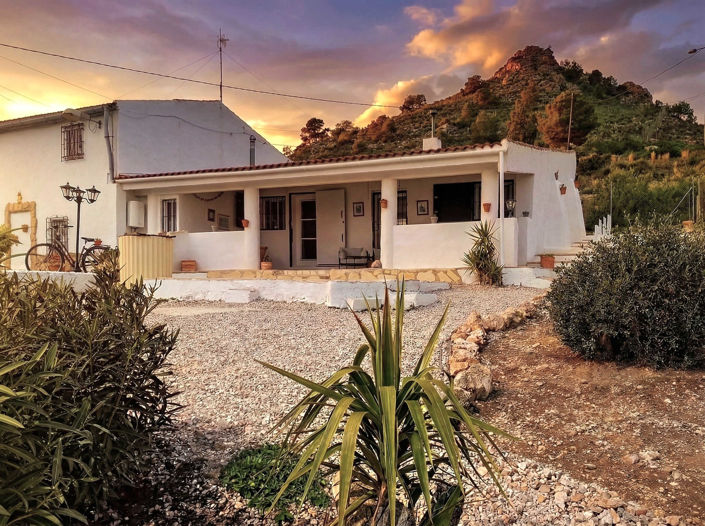 Image No.43-4 Bed Country House for sale