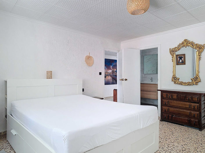 Image No.42-5 Bed Villa for sale