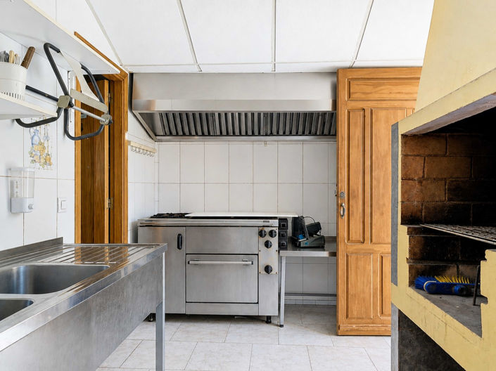 Image No.12-3 Bed Commercial for sale