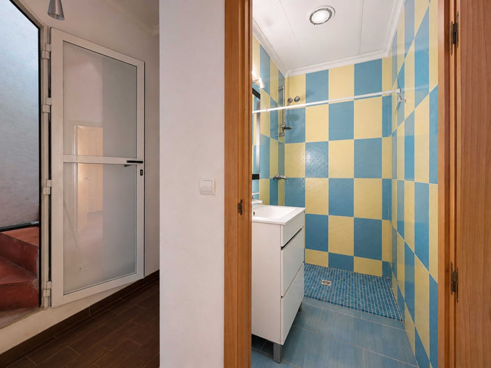 Image No.21-3 Bed Commercial for sale