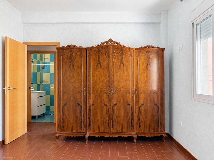 Image No.22-3 Bed Commercial for sale