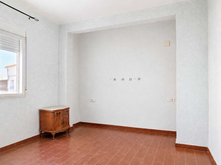 Image No.23-3 Bed Commercial for sale