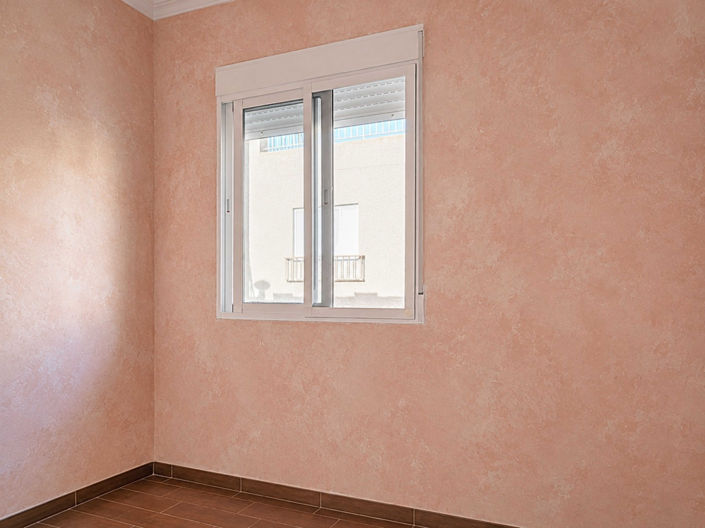 Image No.25-3 Bed Commercial for sale