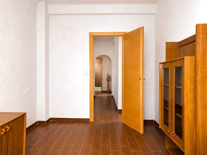Image No.26-3 Bed Commercial for sale