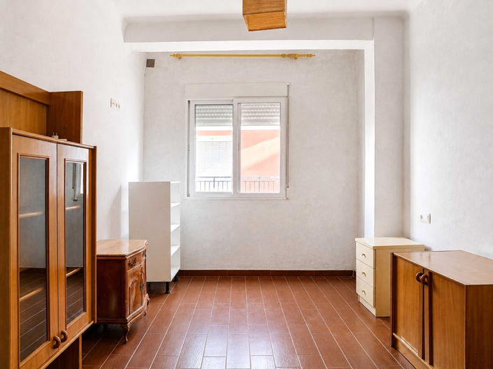 Image No.27-3 Bed Commercial for sale
