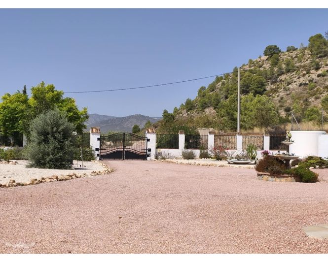 Image No.20-4 Bed Country House for sale