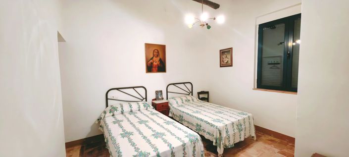Image No.17-5 Bed Country House for sale