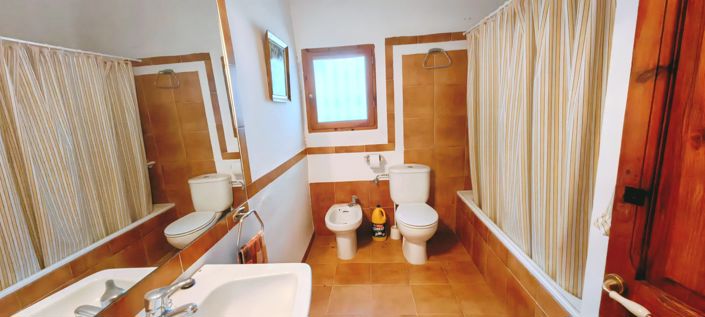 Image No.27-5 Bed Country House for sale
