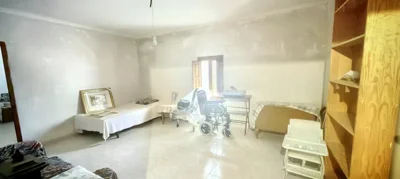 422748582