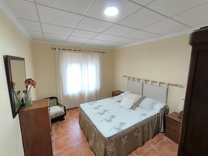 Image No.11-7 Bed Country House for sale