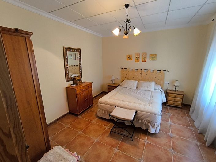 Image No.5-7 Bed Country House for sale