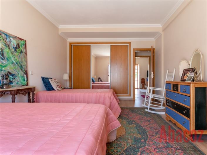 Image No.14-4 Bed Townhouse for sale