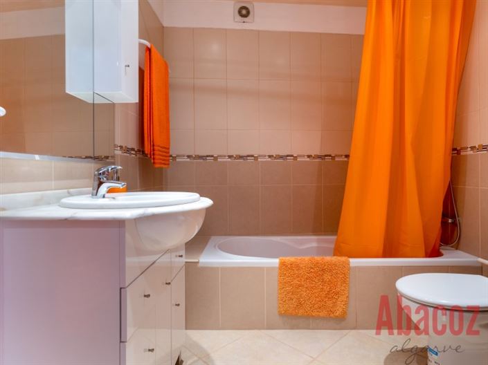 Image No.17-4 Bed Townhouse for sale