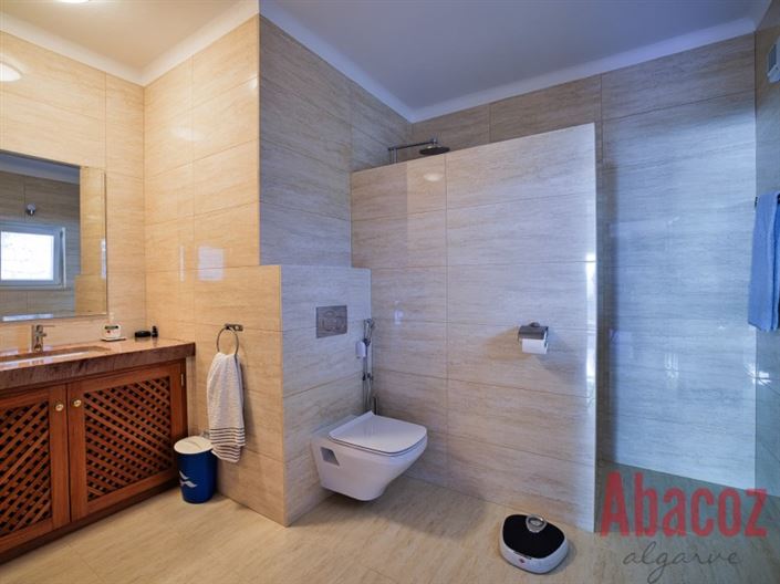 Image No.17-5 Bed Villa for sale