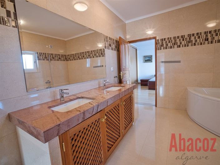 Image No.25-5 Bed Villa for sale