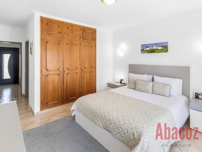 Image No.18-3 Bed House for sale