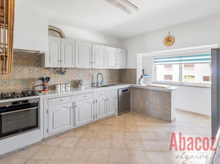 Image No.11-3 Bed House for sale