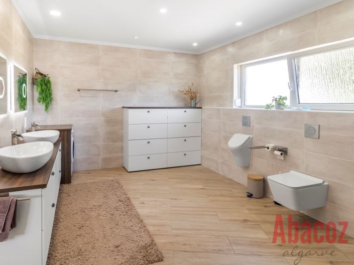 Image No.10-2 Bed Villa for sale