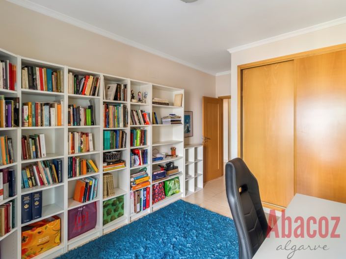 Image No.17-4 Bed Apartment for sale