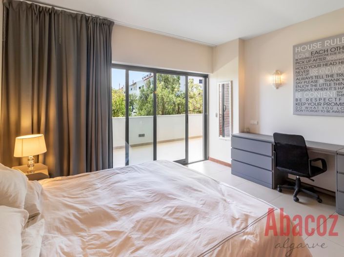 Image No.18-3 Bed Apartment for sale