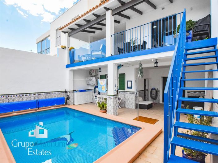 Image No.1-3 Bed Villa for sale
