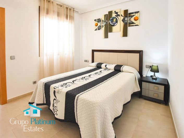 Image No.12-3 Bed Property for sale