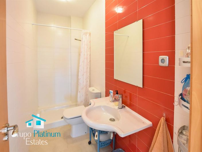 Image No.8-3 Bed Property for sale