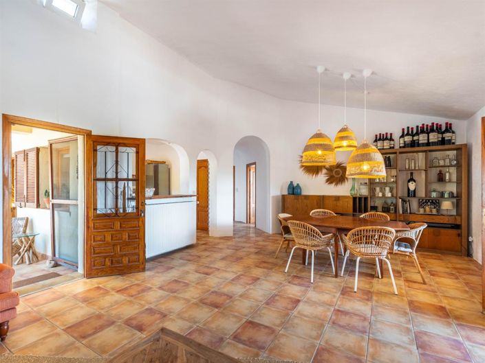 Image No.13-10 Bed Villa for sale
