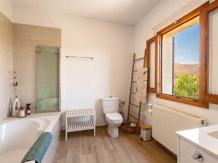 Image No.18-10 Bed Villa for sale