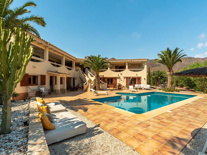 Image No.2-10 Bed Villa for sale