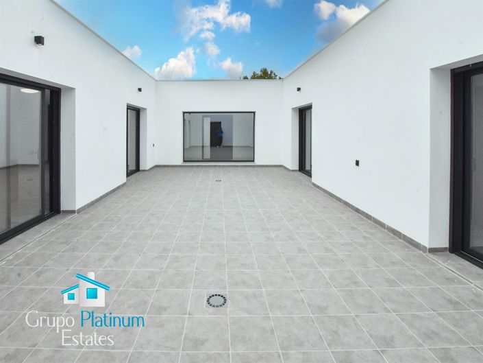 Image No.19-3 Bed Villa for sale