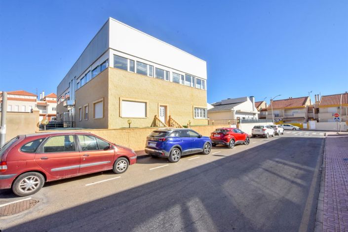 Image No.3-3 Bed Property for sale