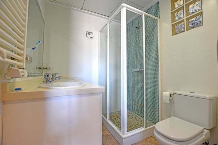 Image No.12-7 Bed Property for sale