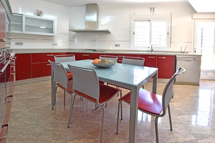 Image No.22-7 Bed Property for sale